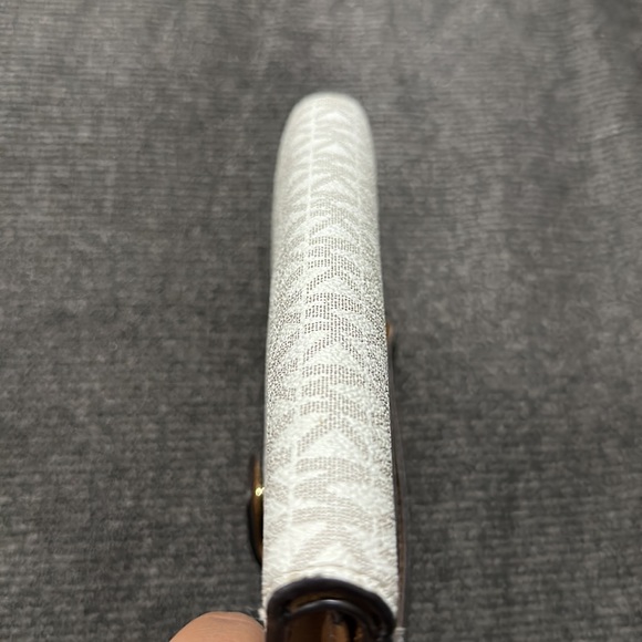 Michael Kors wristlet - Picture 4 of 4